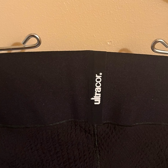 LAST CHANCE | Ultracor Black Quilted Leggings with White Stripe - Picture 7 of 7